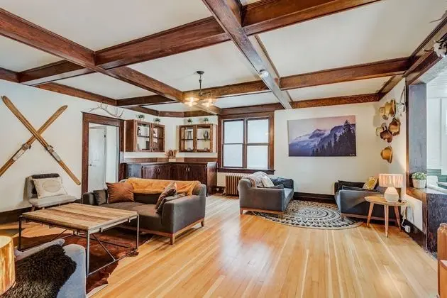 Banff's Rocky Mountain House - Oda