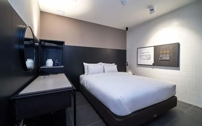 Bangbae Hotel 2001