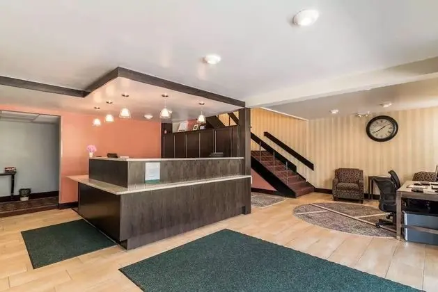 Bangor Suites Airport Hotel - Lobi