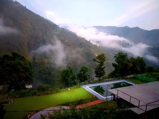 Banjara Mountain Retreat Chail Hills - Havuz