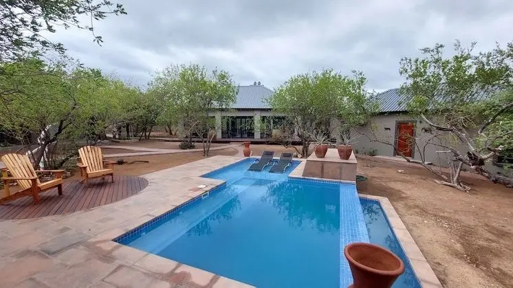 The Baobab Bush Lodge - Havuz