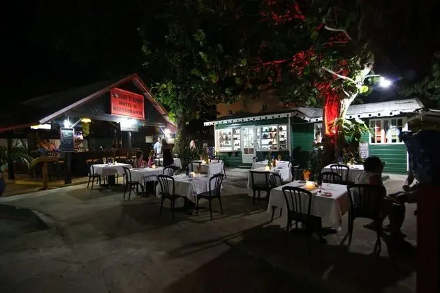 Bar-B-Barn Beach Hotel - Dış Mekan
