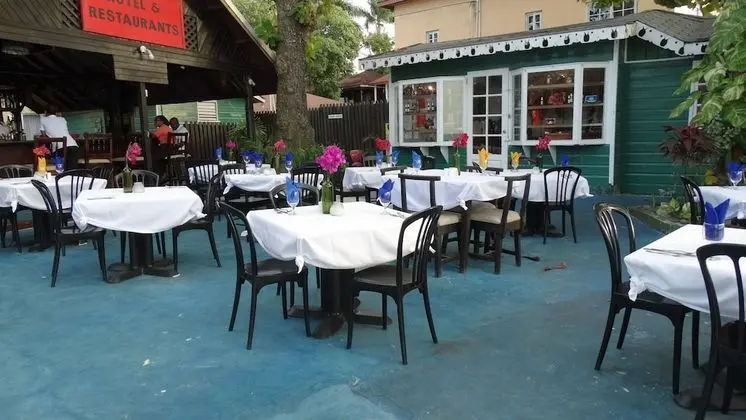 Bar-B-Barn Beach Hotel - Yerinde Yemek