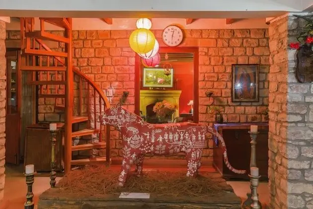 Bara Bungalow, Gethia - A Rosakue Collection - Lobi