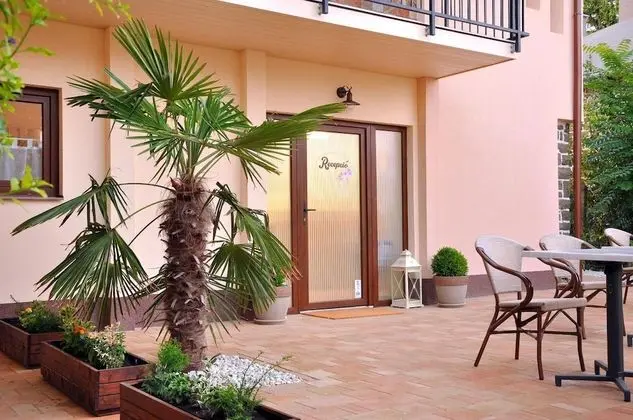 Barackvirág Apartmanház - Dış Mekan