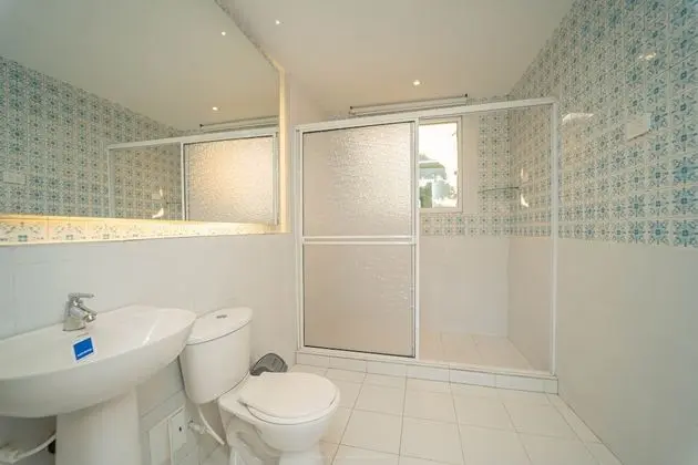 BARAJAS HOUSE - Banyo Tipleri