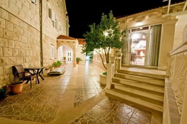 Barba Petra Dvori Apartments - Dış Mekan