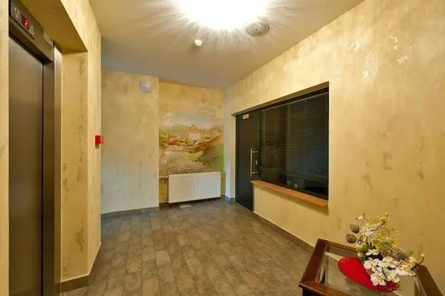 Barbacan Apartments - Lobi