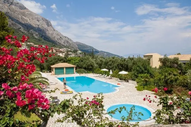 Barbati Beach Apartments - Havuz