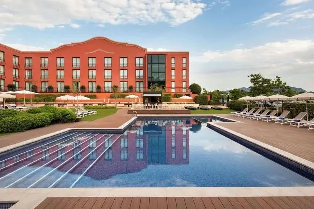 Hotel Barcelona Golf Resort - Havuz