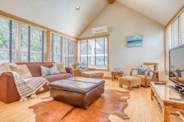 Barefoot Bungalow - Öne Çıkan Resim