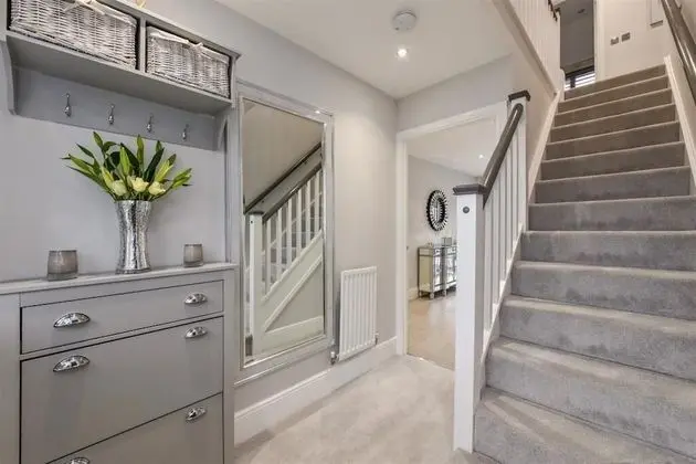 Barfoot Close