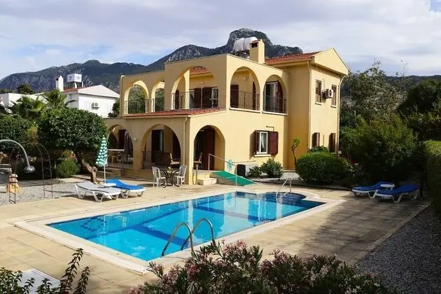 Villa Barış by Amy Villas