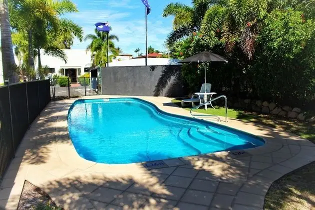 Barney Beach Accommodation - Havuz