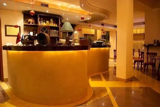 Hotel Baron - Lobi