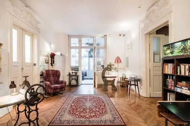 Baroque Hostel & Coworking