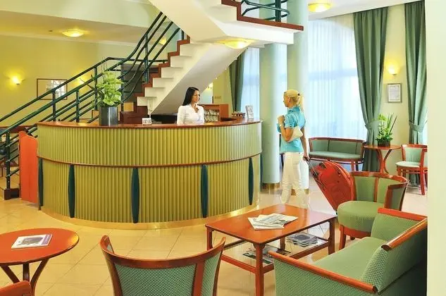 Baross City Hotel - Lobi