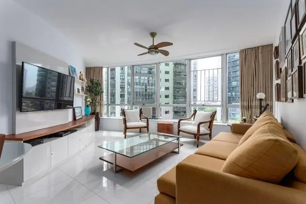 Barra da Tijuca Apartment 2 Bedrooms Street in Front of the Beach Lc703