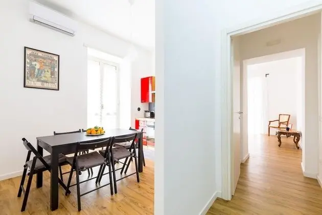 Barrio 133 - Double Bedroom in Center by Napoliapartments