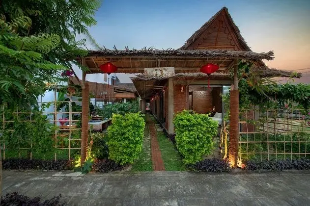 Ba's Garden Beachside Homestay - Dış Mekan
