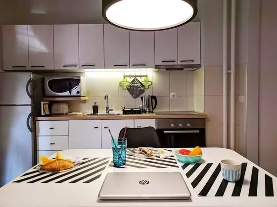Basco Central Apartment Little Bay - Mutfak