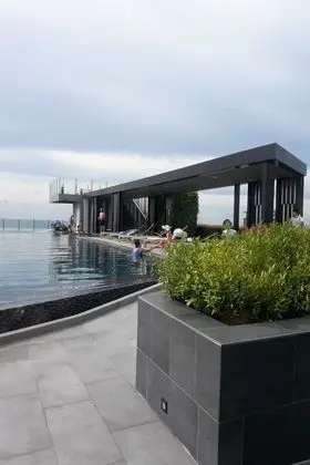 The Base Central Pattaya by Arawat - Havuz