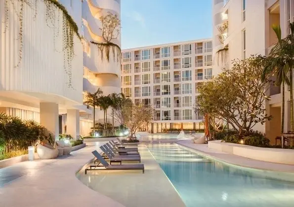 The Base Downtown Condo by Joy - Havuz