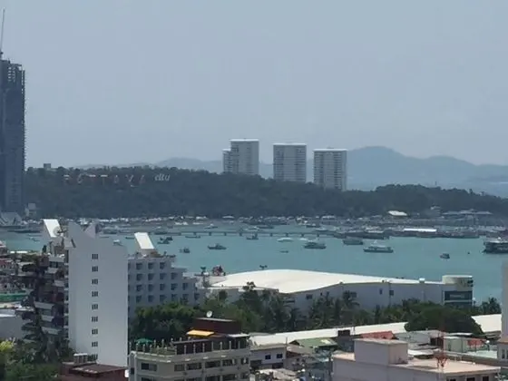 The Base Pattaya Horizon Inn