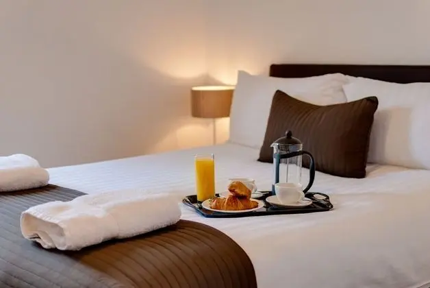 Base Serviced Apartments - The Docks - Lobi