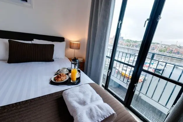 Base Serviced Apartments - The Docks - Oda