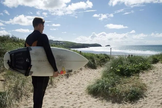 Base Surf Lodge