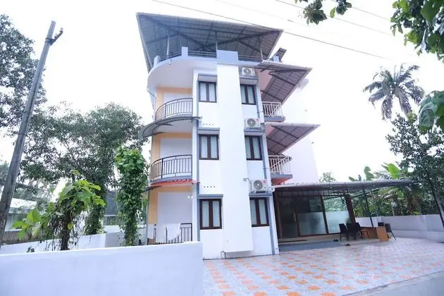 Base9 Airport Hotel