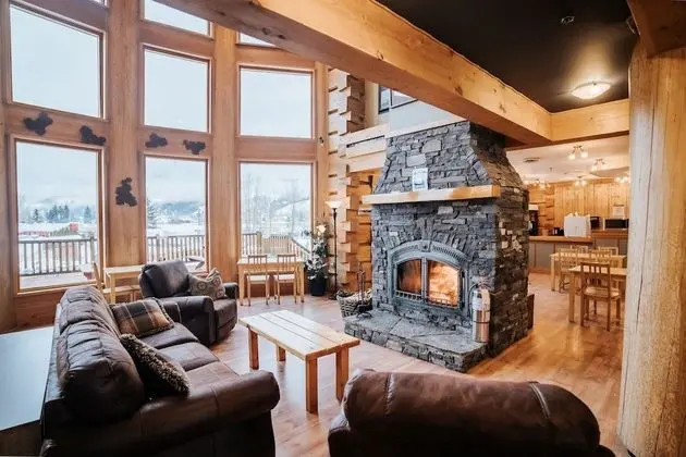 Basecamp Lodge Golden - İç Mekan