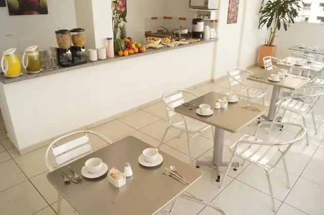 Hotel Basic Ms Centenario - Yerinde Yemek