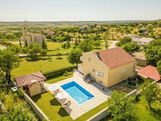 Villa Basil in Zadar Area has Playground for Children Large Pool Fire Place - Öne Çıkan Resim