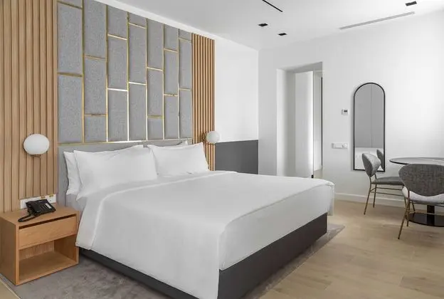 The Basilian Minsk, Curio Collection By Hilton - Oda