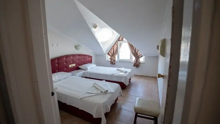 Basils Apart Hotel - Oda