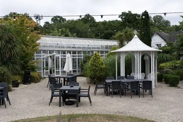 Basingstoke Country Hotel - Dış Mekan