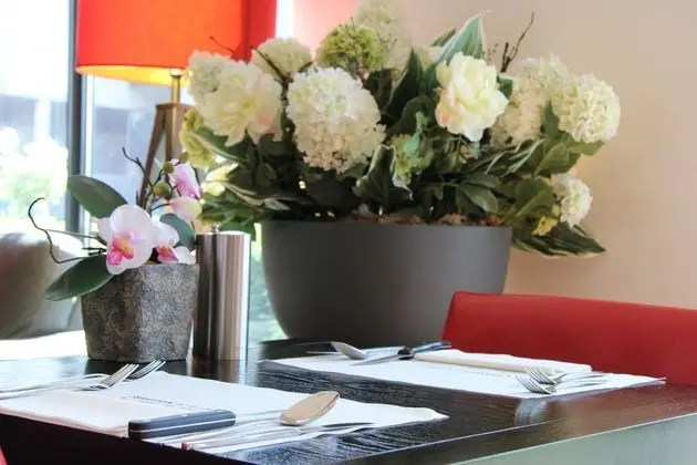 Bastion Hotel Amsterdam Airport - Yeme / İçme