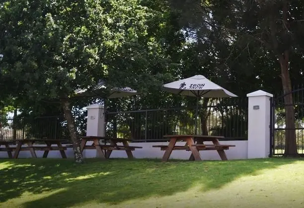Bateau Bay Hotel - Dış Mekan
