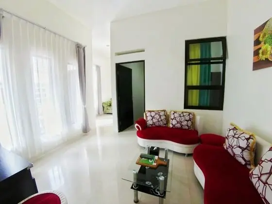 Villa Batu 2 Kamar No.7 dekat Museum Angkut - İç Mekan