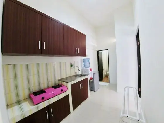 Villa Batu 2 Kamar No.7 dekat Museum Angkut - Mutfak