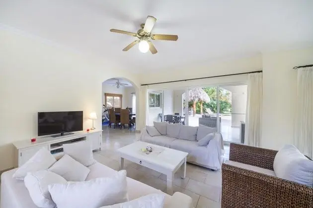 Villa in Bavaro for Rent Cocotal Golf Country Club Pool Jacuzzi Billiards Maid - Oda