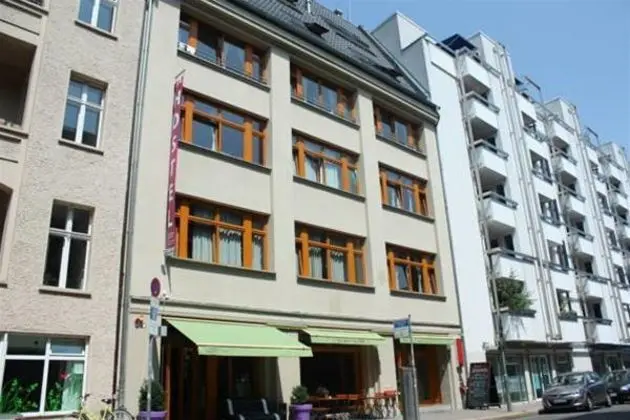 Baxpax Downtown Hostel Hotel
