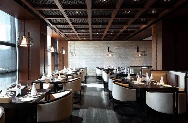 Bay Breeze Hotel - Genel