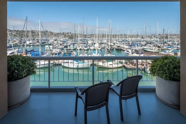 Bay Club Hotel & Marina