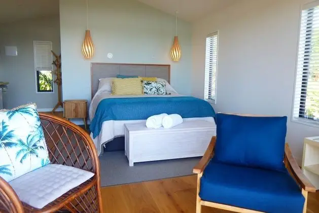 The Bay House Beachfront Accommodation - Oda
