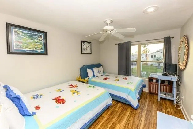 Bay House Condos - Oda