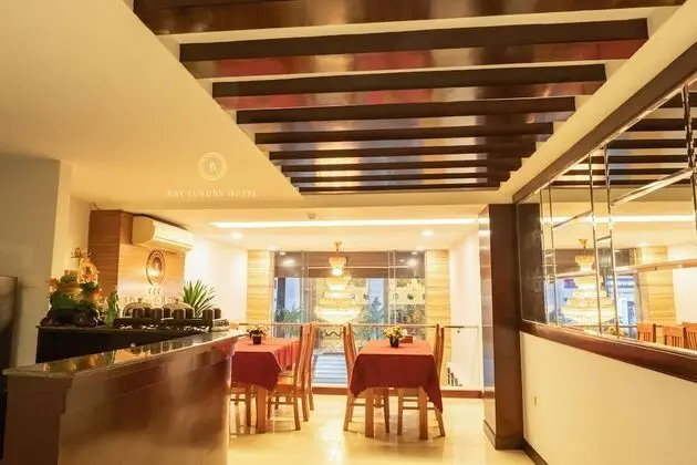 Bay Luxury Hanoi Hotel - No 9 Nguyen Truong To - Yerinde Yemek