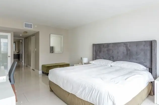 Bay Overlooking Condo With Balcony - Oda